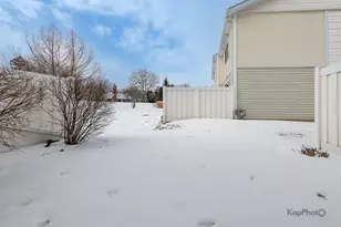 102 N Waterford Dr, Schaumburg, IL 60194 - Photo 28