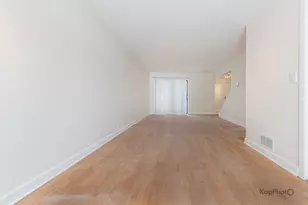 102 N Waterford Dr, Schaumburg, IL 60194 - Photo 4