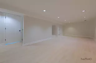 102 N Waterford Dr, Schaumburg, IL 60194 - Photo 18