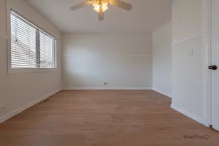 102 N Waterford Dr, Schaumburg, IL 60194 - Photo 12