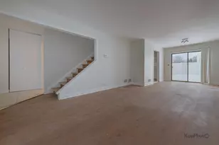 102 N Waterford Dr, Schaumburg, IL 60194 - Photo 2