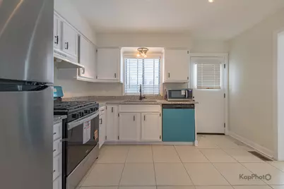 102 N Waterford Drive, Schaumburg, IL 60194 - Photo 6