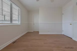 102 N Waterford Dr, Schaumburg, IL 60194 - Photo 16