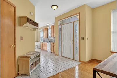 39 W Vandermeer Drive, Antioch, IL 60002 - Photo 8