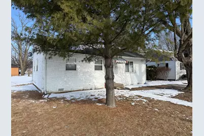 702 E Oak Street, Watseka, IL 60970 - Photo 2