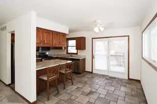 100 Barberry Dr, Crystal Lake, IL 60014 - Photo 12