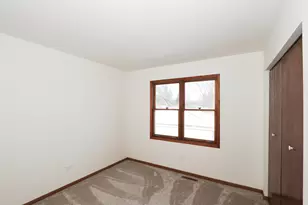 100 Barberry Dr, Crystal Lake, IL 60014 - Photo 18