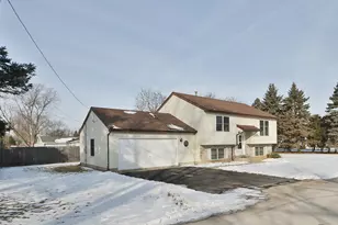 100 Barberry Dr, Crystal Lake, IL 60014 - Photo 2