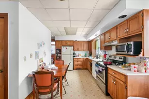 209 N Green St, Melvin, IL 60952 - Photo 10