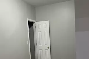 8400 S Burley Ave, Chicago, IL 60617 - Photo 12