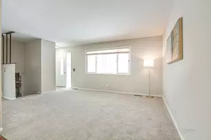 18758 W Highfield Dr, Gurnee, IL 60031 - Photo 2