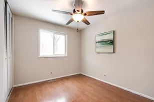 18758 W Highfield Dr, Gurnee, IL 60031 - Photo 12