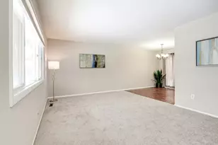 18758 W Highfield Dr, Gurnee, IL 60031 - Photo 4