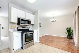 18758 W Highfield Dr, Gurnee, IL 60031 - Photo 10