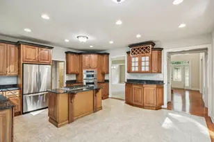 27W327 Williams St, Winfield, IL 60190 - Photo 6