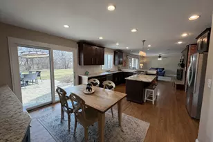 36 Seneca Ave E, Hawthorn Woods, IL 60047 - Photo 2