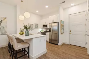 555 Lakeview Pkwy, Vernon Hills, IL 60061 - Photo 2