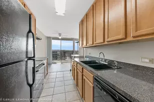 5950 Oakwood Dr, Lisle, IL 60532 - Photo 10