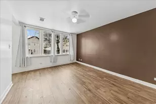 617 W 43rd Pl, Chicago, IL 60609 - Photo 2