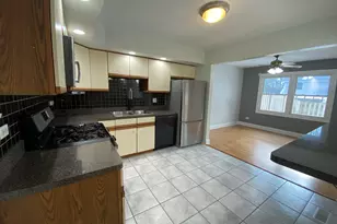 246 Tamarack Dr, Bloomingdale, IL 60108 - Photo 10