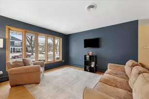 878 S Parkside Ave, Elmhurst, IL 60126 - Photo 4