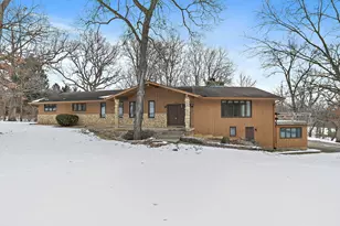 1040 Beau Brummel Ct, Sleepy Hollow, IL 60118 - Photo 2