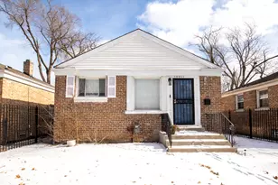 10005 S Calhoun Ave, Chicago, IL 60617 - Photo 1