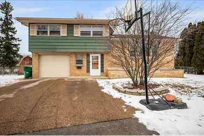 921 Birchwood Drive, Sycamore, IL 60178 - Photo 1