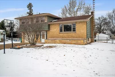 921 Birchwood Drive, Sycamore, IL 60178 - Photo 2