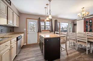 921 Birchwood Dr, Sycamore, IL 60178 - Photo 10