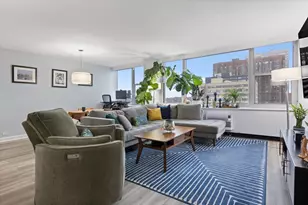 4250 N Marine Dr, Chicago, IL 60613 - Photo 2