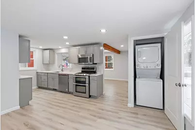 613 S 1st Street, Dekalb, IL 60115 - Photo 10