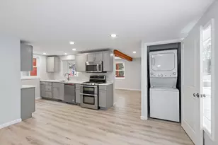 613 S 1st St, Dekalb, IL 60115 - Photo 10