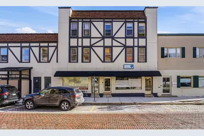 107 1/2 Dean Street #2N, Woodstock, IL 60098 - Photo 1