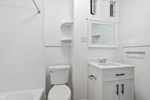 107 1/2 Dean St, Woodstock, IL 60098 - Photo 12