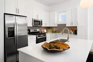 555 Lakeview Pkwy, Vernon Hills, IL 60061 - Photo 6