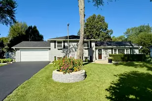 515 Roberts Ln, Batavia, IL 60510 - Photo 2