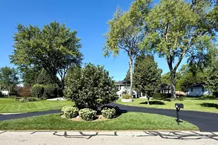 515 Roberts Ln, Batavia, IL 60510 - Photo 4