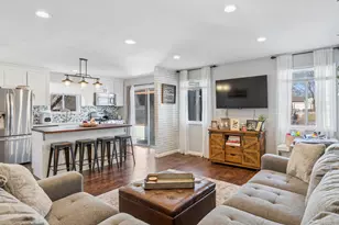 2307 Woodview Ln, Naperville, IL 60565 - Photo 6