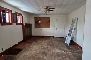 207 E Dayton St, Harrisburg, IL 62946 - Photo 4