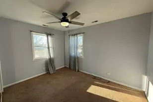 719 Surrey Dr, Streamwood, IL 60107 - Photo 16