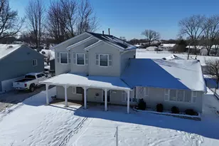 719 Surrey Dr, Streamwood, IL 60107 - Photo 1