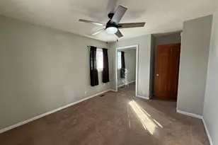 719 Surrey Dr, Streamwood, IL 60107 - Photo 12