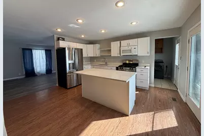 719 Surrey Drive, Streamwood, IL 60107 - Photo 4