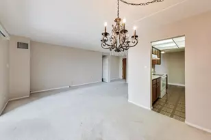 6340 Americana Dr, Willowbrook, IL 60527 - Photo 8