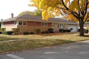 1815 E Grove St, Arlington Heights, IL 60004 - Photo 2