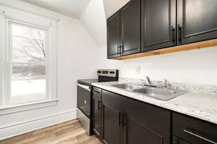 906 S 5th St, Rockford, IL 61104 - Photo 8