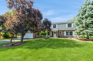 7820 Forestview Dr, Orland Park, IL 60462 - Photo 2