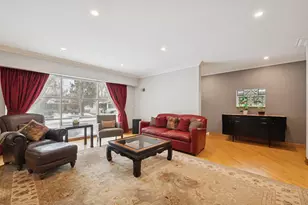 369 Addison Rd, Riverside, IL 60546 - Photo 2