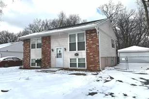 147 E Maple Dr, Glenwood, IL 60425 - Photo 1